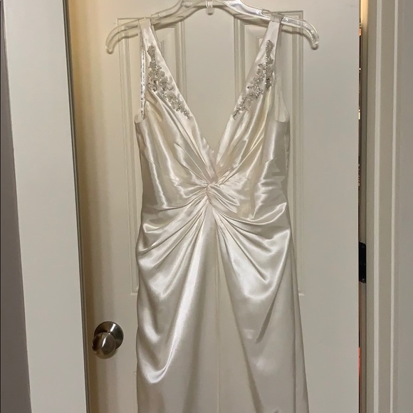 Satin feel dress - Picture 4 of 8